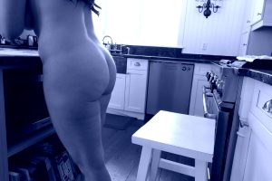 35 Yo MILF Getting Ready For Some Cooking! What Am I Gonna COOK? 🤩💋🍆