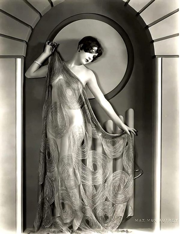 art-of-the-tease-sally-phipps-photographed-in-the-perfect-art-deco-pose-by-max-munn-autry-1929_001