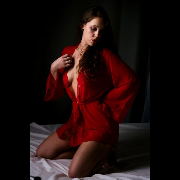 lady-in-red_001